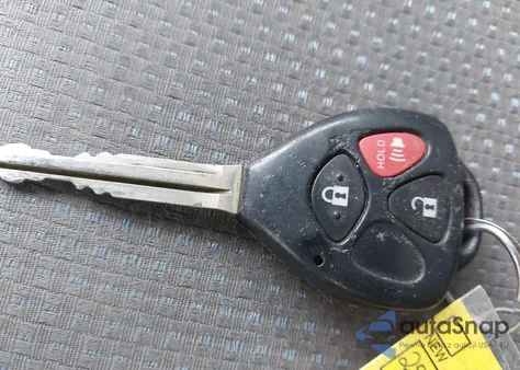 2010 Toyota Matrix z USA, uszkodzony, nr VIN 2T1KU4EE2AC358703